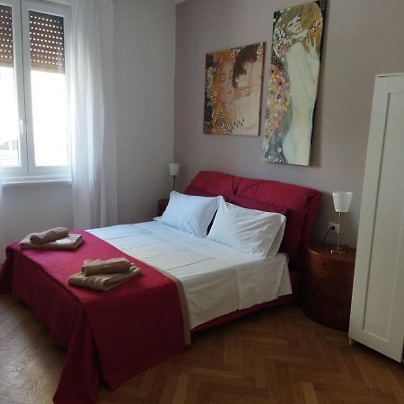 Piazza Goldoni Rooms Trieste Esterno foto