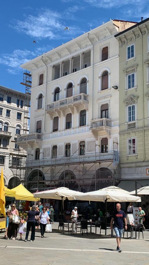 Piazza Goldoni Rooms Trieste Esterno foto