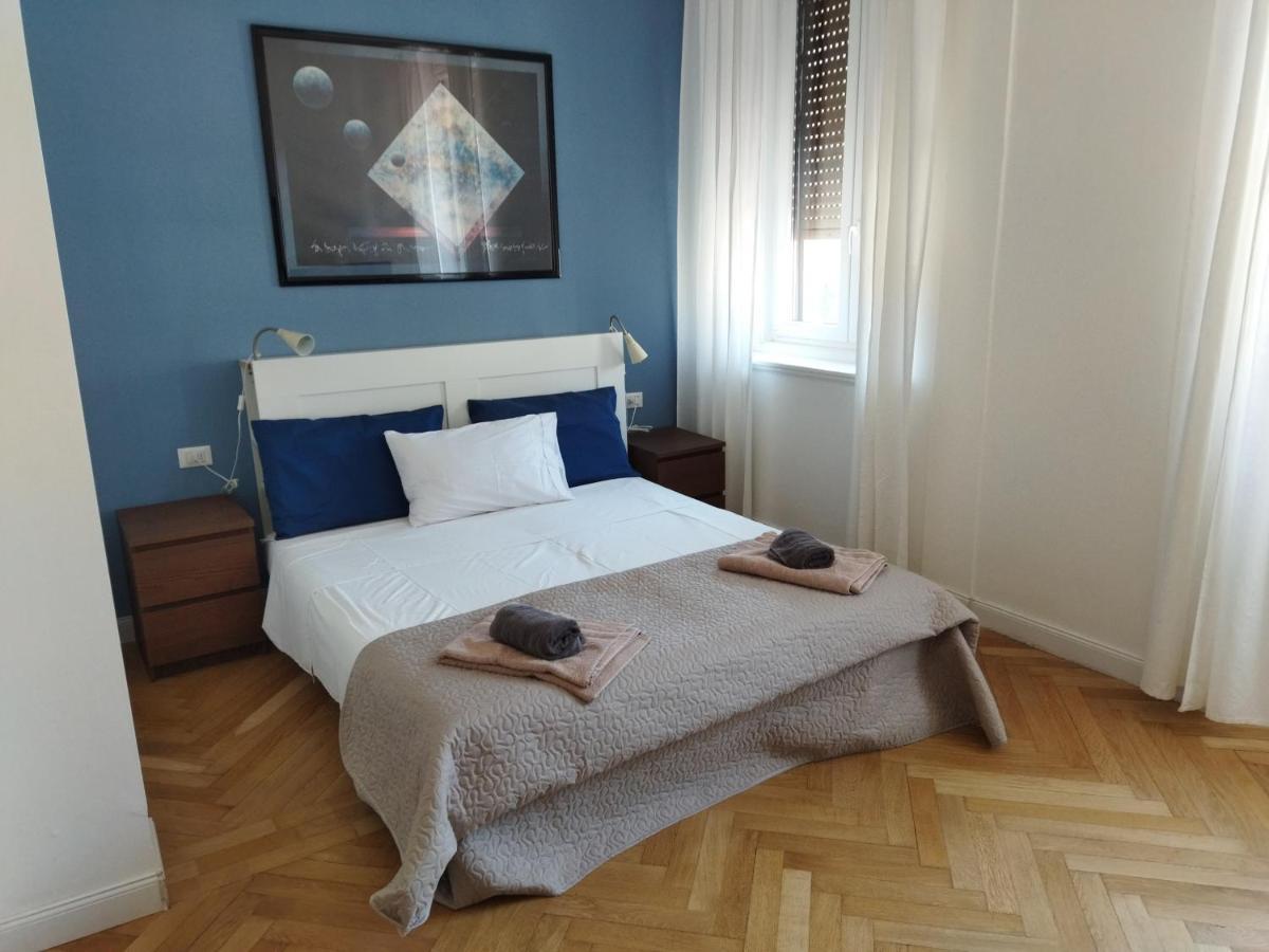 Piazza Goldoni Rooms Trieste Esterno foto