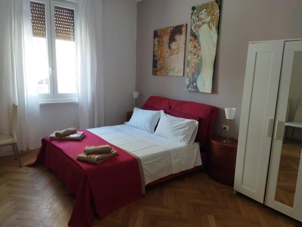 Piazza Goldoni Rooms Trieste Esterno foto