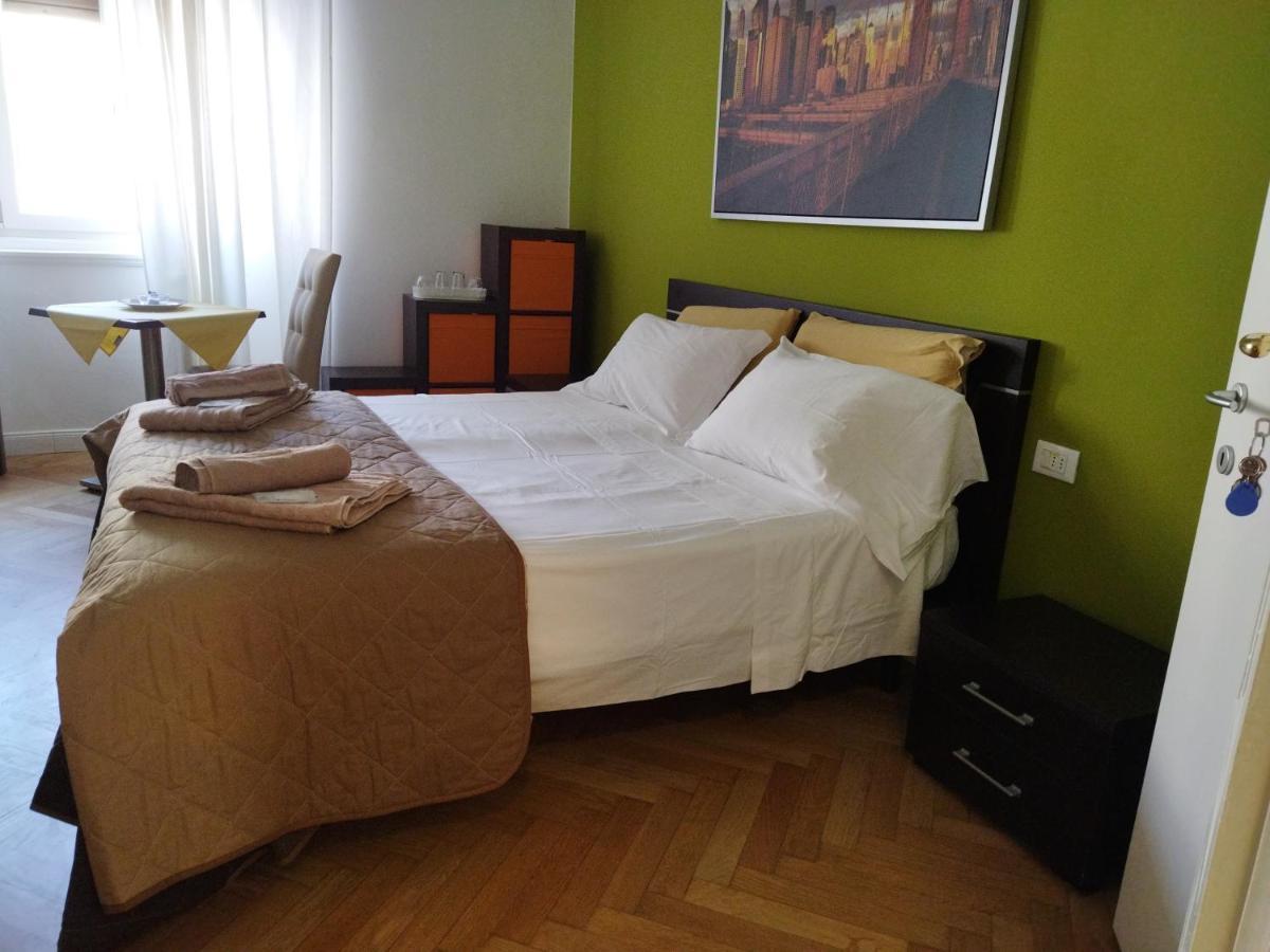 Piazza Goldoni Rooms Trieste Esterno foto